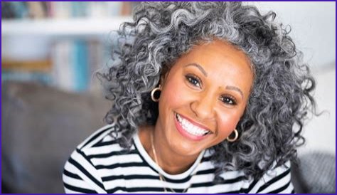 The 4 Best Hairstyles for Curly Gray Hair, According to Stylists